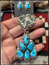 Load image into Gallery viewer, Clem Nalwood Navajo silversmith.  Sterling silver and Kingman turquoise cluster necklace set.