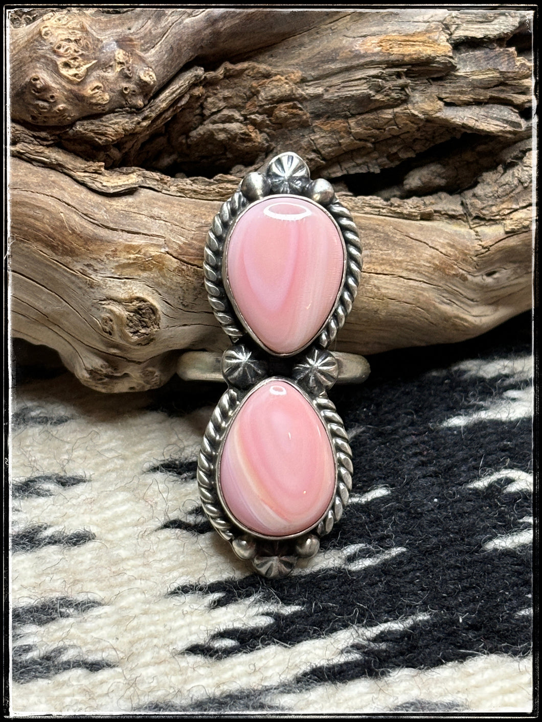Alfred Martinez, Navajo silversmith - Pink conch double shell ring