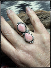 Load image into Gallery viewer, Alfred Martinez, Navajo silversmith - Pink conch double shell ring
