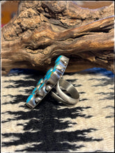 Load image into Gallery viewer, Shiela Becenti, sterling silver and turquoise square cluster ring. Side view.
