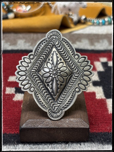 Leander Tahe, Navajo silversmith. Sterling silver XL ring with an adjustable band.