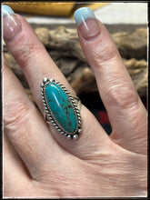 Load image into Gallery viewer, Freda Martinez, Navajo silversmith.  Sterling silver and Kingman turquoise ring.
