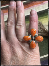Load image into Gallery viewer, Etta Endito orange spiny oyster ring
