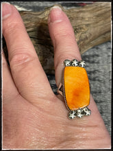 Load image into Gallery viewer, Selena Warner orange spiny oyster ring, sz. 6 - hallmark
