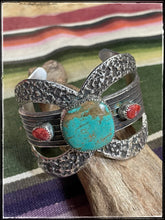 Load image into Gallery viewer, Del Arviso #8 turquoise and spiny oyster tufa cast cuff
