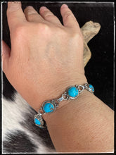 Load image into Gallery viewer, Ernest &quot;Bo&quot; Reeder, Arizona Blue turquoise link bracelet
