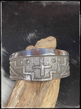 Load image into Gallery viewer, Anthony Bowman, Ute silversmith, tufa cast cuff
