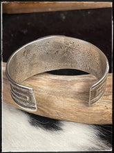 Load image into Gallery viewer, Anthony Bowman, Ute silversmith, tufa cast cuff
